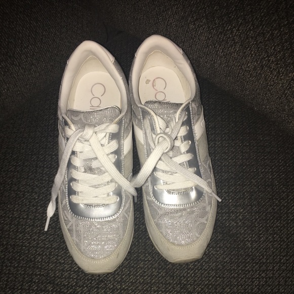 Calvin Klein size 9 women’s sneakers - Picture 2 of 3
